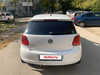 2014 Volkswagen Polo V, белый, 950000 рублей, вид 4