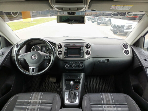 2016 Volkswagen Tiguan I Рестайлинг, серебристый - вид 13