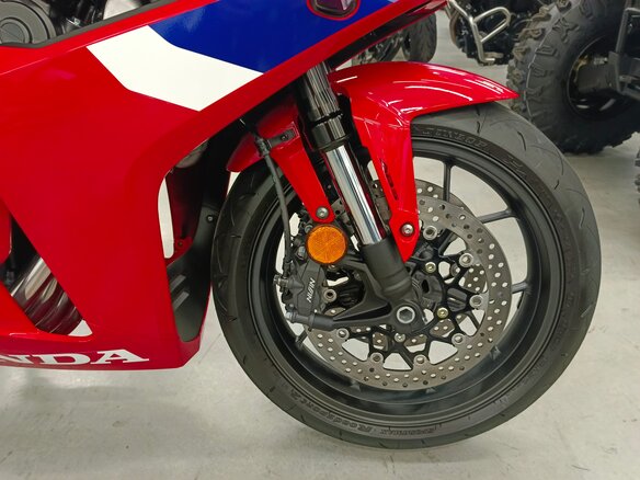 2025 Honda CBR 650R, красный, 1200000 рублей - вид 9