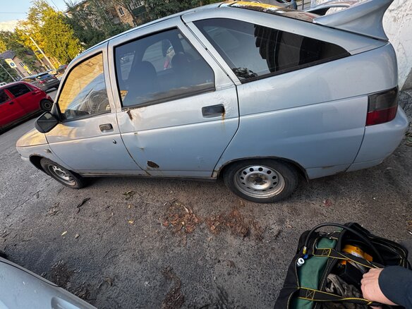 2004 Lada (ВАЗ) 2112, серебристый, 70000 рублей - вид 3