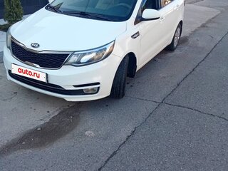 2017 Kia Rio III Рестайлинг, белый, 900000 рублей, вид 1