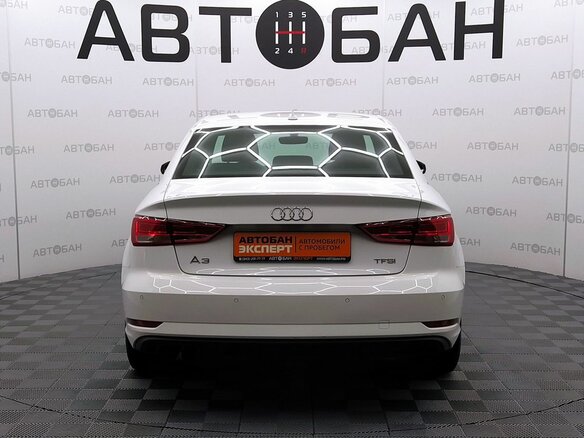 2018 Audi A3 III (8V) Рестайлинг, белый - вид 4