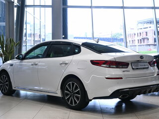 2018 Kia Optima IV Рестайлинг, белый, 1995000 рублей, вид 4