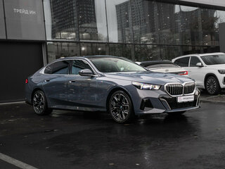 2024 BMW 5 серии 530i VIII (G60/G61/G68), серый, 6220000 рублей, вид 3