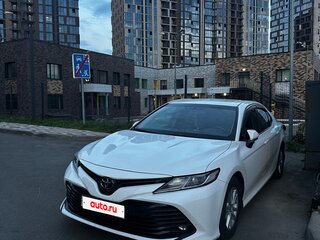 2018 Toyota Camry VIII (XV70), белый, 1900000 рублей, вид 1