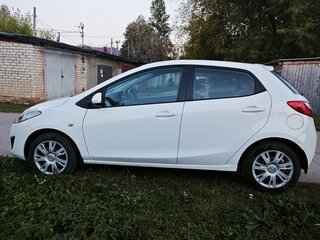 2010 Mazda 2 II (DE), белый, 670000 рублей, вид 4