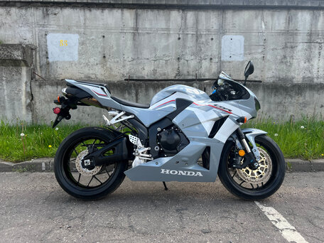2024 Honda CBR 600RR, серебристый, 1100000 рублей, вид 2