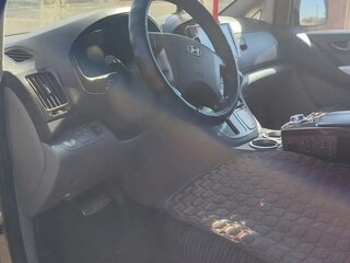 2010 Hyundai H-1 II, бежевый, 1650000 рублей, вид 4