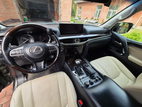 2017 Lexus LX 570 III Рестайлинг 2, серый, 6700000 рублей - вид 7
