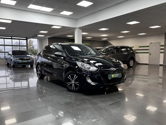 2013 Hyundai Solaris I, чёрный, 690000 рублей - вид 4