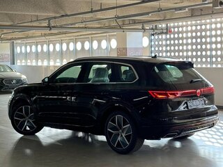 2026 Volkswagen Touareg III Рестайлинг, чёрный, 12400000 рублей, вид 4