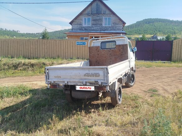 1990 Toyota HiAce, белый, 1100000 рублей - вид 4