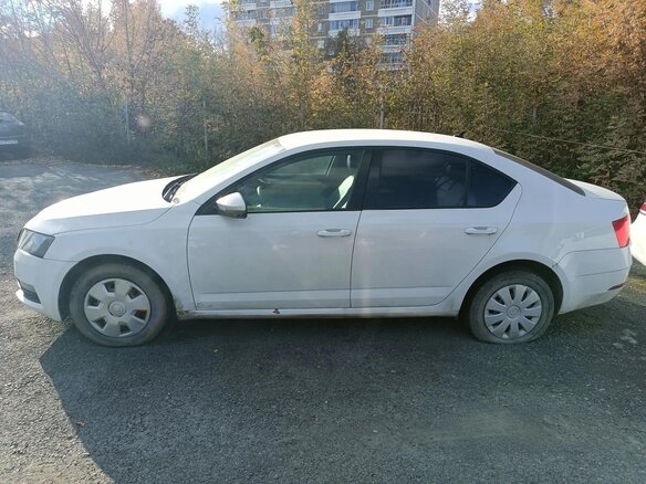 2018 Skoda Octavia III (A7) Рестайлинг, белый, 750000 рублей - вид 3