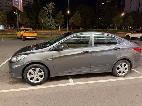 2013 Hyundai Solaris I, серый, вид 3