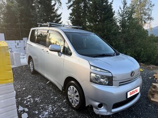 2008 Toyota Voxy II (R70), серебристый, 1000000 рублей, вид 2