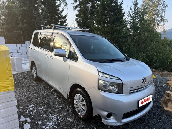 2008 Toyota Voxy II (R70), серебристый, 1000000 рублей - вид 1