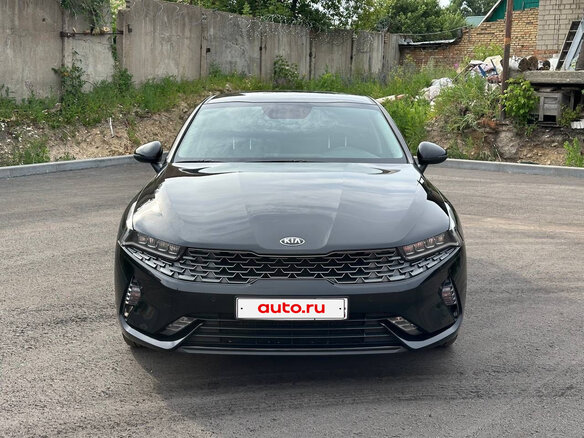 2020 Kia K5 III, чёрный, 2445000 рублей - вид 1