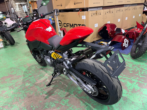 2026 Ducati Monster, красный - вид 10