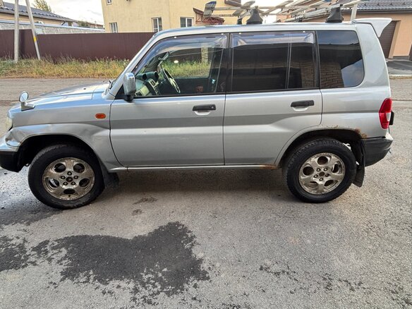 1999 Mitsubishi Pajero iO, серый - вид 7