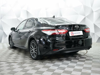 2021 Toyota Camry VIII (XV70) Рестайлинг, чёрный, 2818000 рублей, вид 3