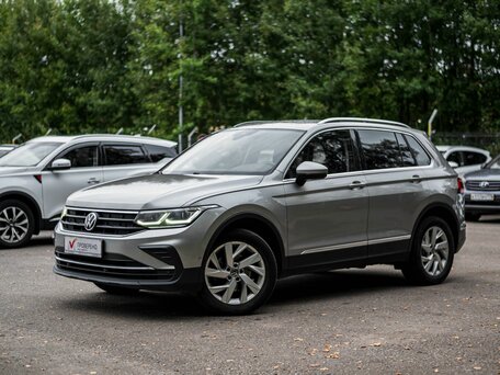 2021 Volkswagen Tiguan II Рестайлинг, серебристый, 2305000 рублей, вид 1