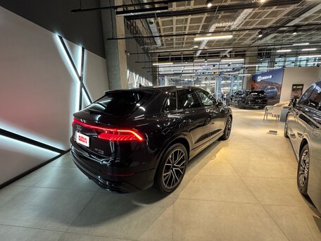 2019 Audi Q8 55 TFSI I (4M), чёрный, 5900000 рублей, вид 5