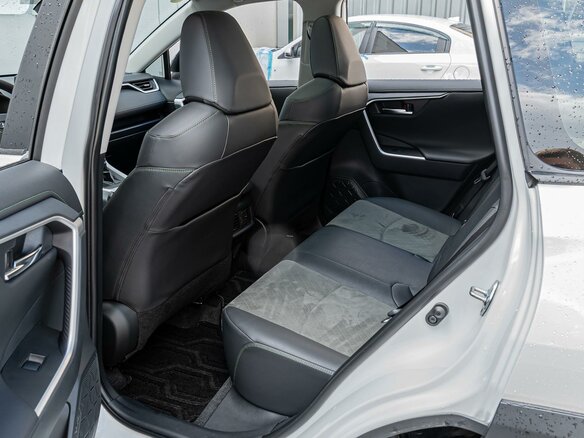 2025 Toyota RAV4 V (XA50), белый - вид 10