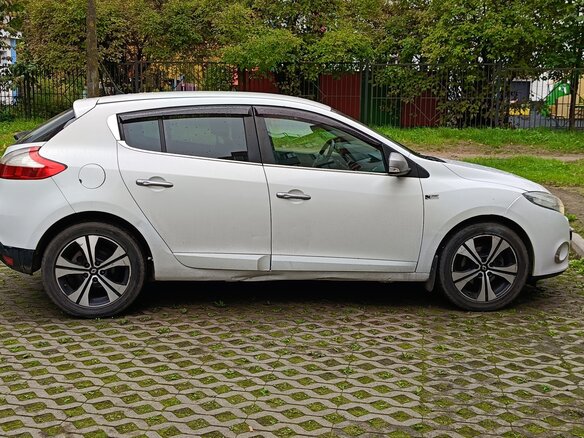 2012 Renault Megane III Рестайлинг, белый, 690000 рублей - вид 3