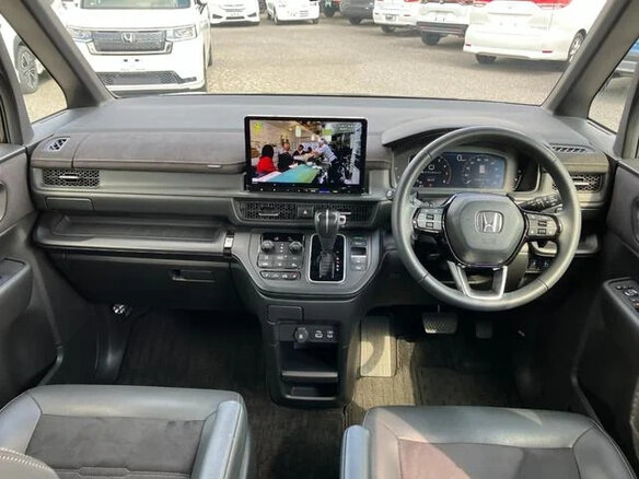 2023 Honda Stepwgn Spada VI, чёрный, 2310700 рублей - вид 9