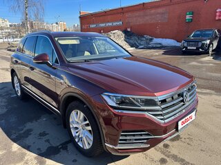 2019 Volkswagen Touareg III, пурпурный, 5190000 рублей, вид 2
