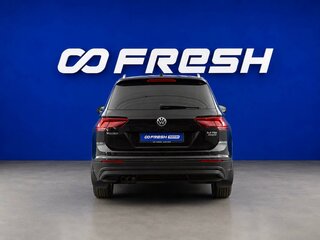 2017 Volkswagen Tiguan II, чёрный, 2498055 рублей, вид 4
