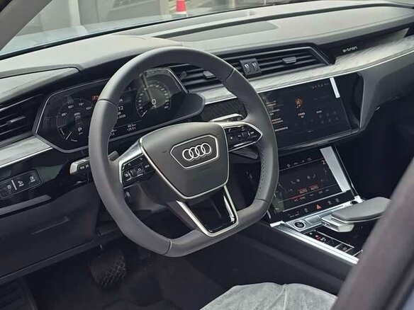2026 Audi Q2 L e-tron I Рестайлинг, голубой, 4999666 рублей - вид 8