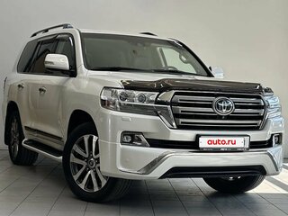 2017 Toyota Land Cruiser 200 Series Рестайлинг 2, белый, 6690000 рублей, вид 3
