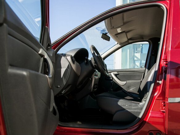 2011 Renault Logan I Рестайлинг, красный - вид 11