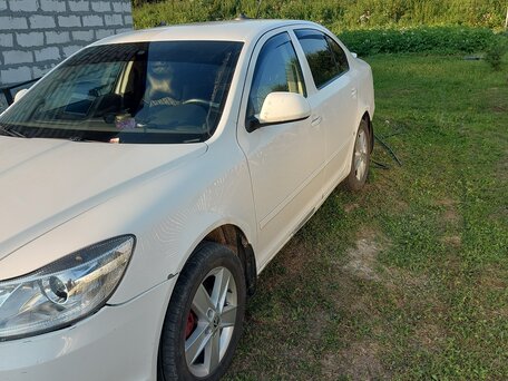 2013 Skoda Octavia II (A5) Рестайлинг, белый, 840000 рублей, вид 3