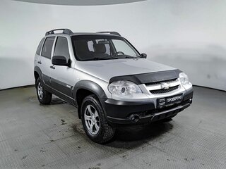 2015 Chevrolet Niva I Рестайлинг, серебристый, 499000 рублей, вид 3