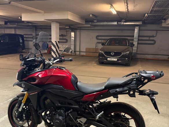 2016 Yamaha MT-09 Tracer (FJ-09), красный, 750000 рублей