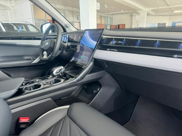2026 Geely Atlas II, чёрный - вид 8