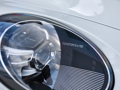 2020 Porsche 911 Carrera 4 VIII (992), белый, 12600000 рублей, вид 3