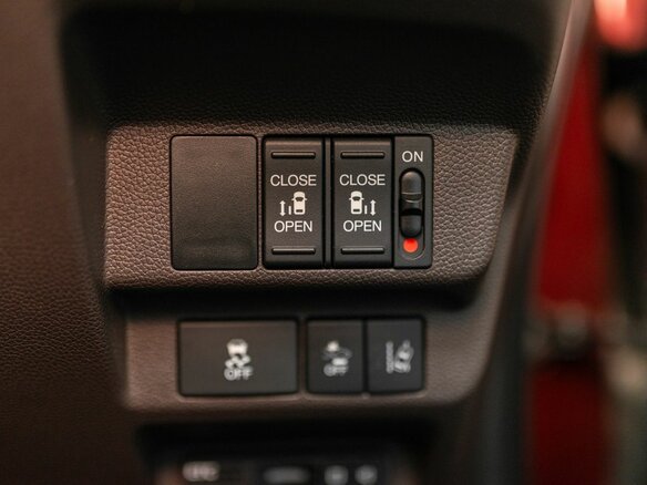 2017 Honda Freed+ II, красный, 1389000 рублей - вид 17