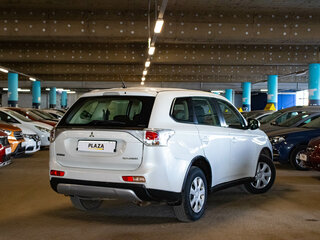 2014 Mitsubishi Outlander III Рестайлинг, белый, 1687000 рублей, вид 4