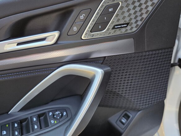 2023 BMW iX1 xDrive 30L, белый, 4700000 рублей - вид 9
