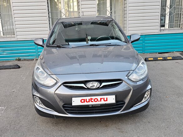 2011 Hyundai Solaris I, серый, 700000 рублей - вид 1