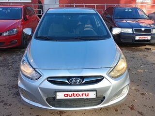 2012 Hyundai Solaris I, серебристый, 750000 рублей, вид 2