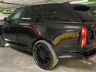 2026 Land Rover Range Rover P530 MHEV V, чёрный, 28900000 рублей, вид 4