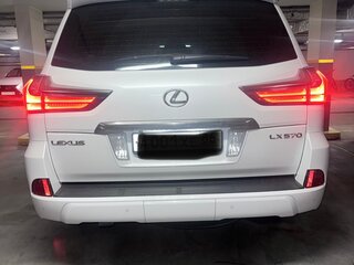 2017 Lexus LX 570 III Рестайлинг 2, белый, 9750000 рублей, вид 5
