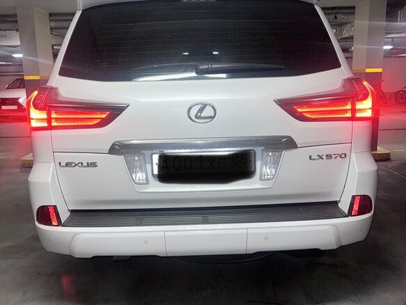 2017 Lexus LX 570 III Рестайлинг 2, белый, 9750000 рублей - вид 4