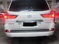 2017 Lexus LX 570 III Рестайлинг 2, белый, 9750000 рублей - вид 4