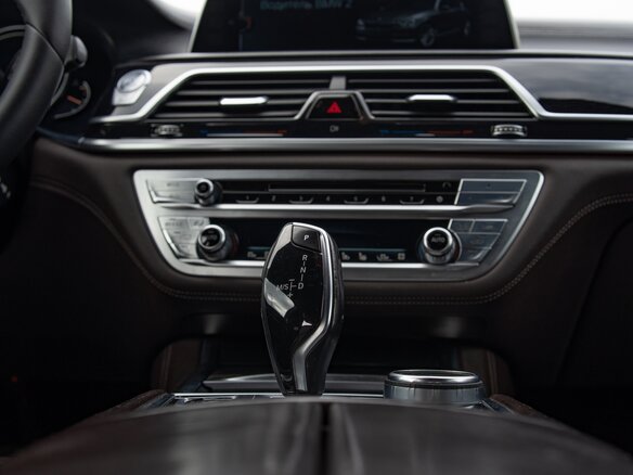 2015 BMW 7 серии 730d xDrive VI (G11/G12), чёрный, 2700000 рублей - вид 12