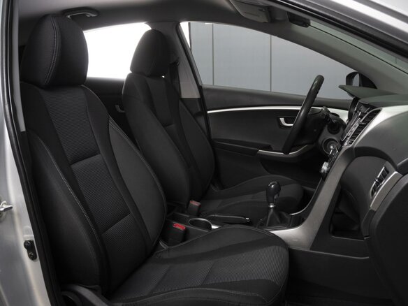 2016 Hyundai i30 II Рестайлинг, серебристый, 1000000 рублей - вид 6